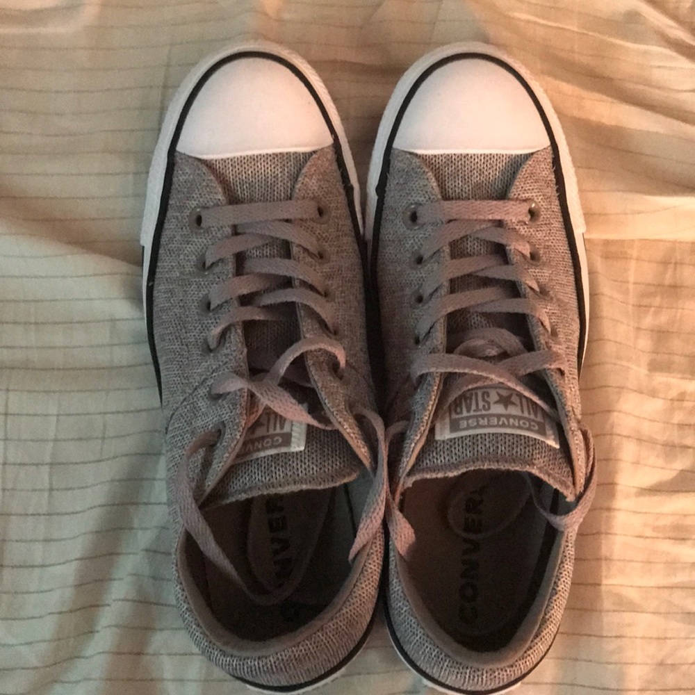grey converse low tops